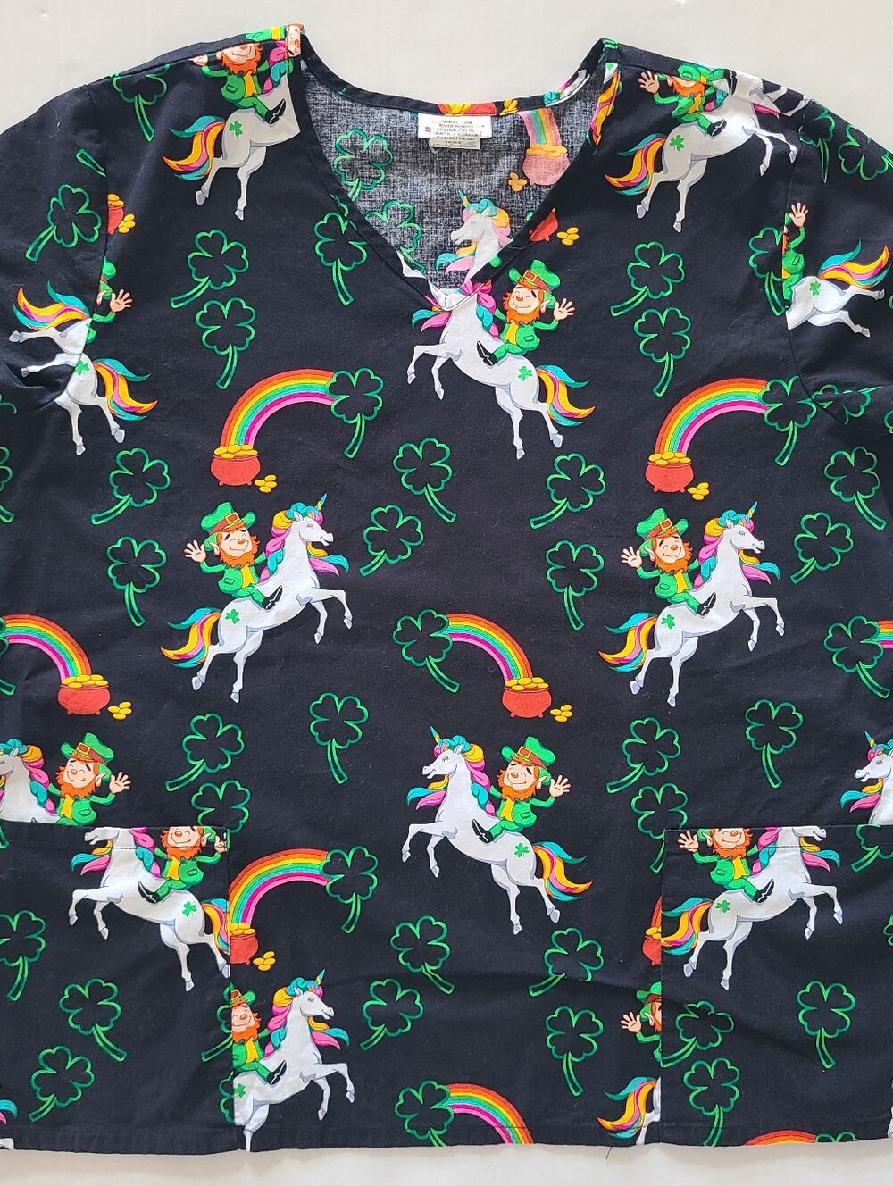 Scrubstar St. Patrick's Day Leprechaun Unicorn Scrub Top 2XL V-Neck. Font pocket